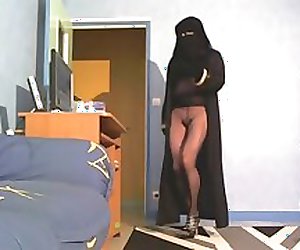 no panties  in niqab